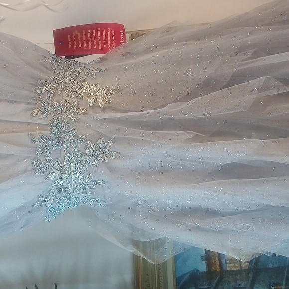 VIDEO! BNWT Elegant Sparkle Silver Ruffled EMBROIDERED W/ CRYSTALS Gown Sz3/4 - Picture 10 of 17